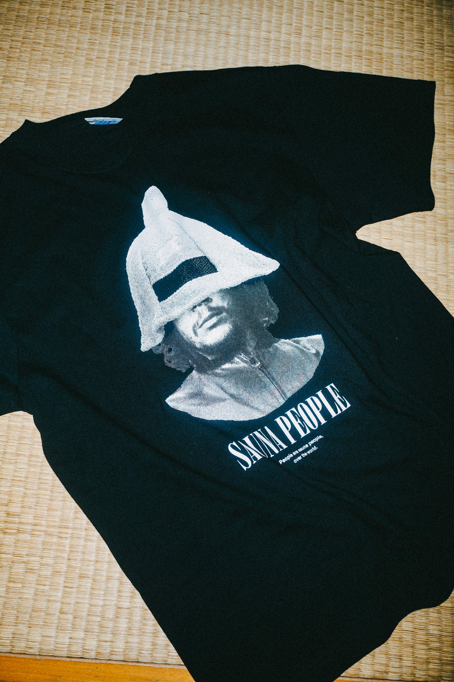 偉人サウナピーポーTEE (ブラック)